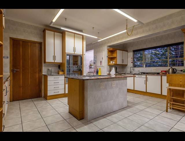 6 BEDROOM HOUSE SOLD IN MEYERSDAL